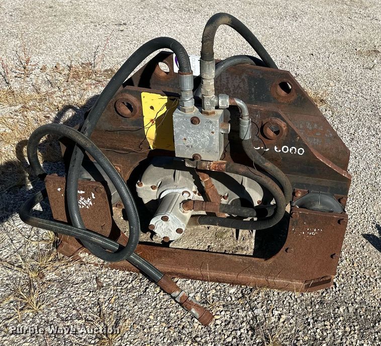 image for item DW2813 Plate compactor