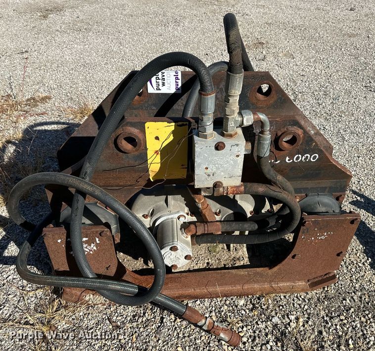 image for item DW2813 Plate compactor