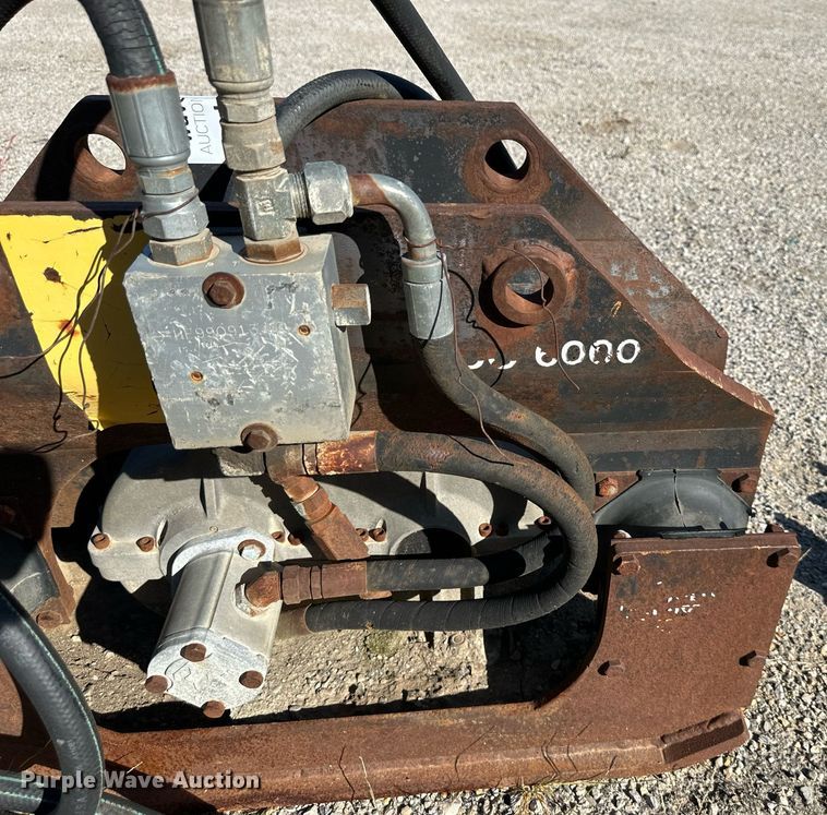 image for item DW2813 Plate compactor