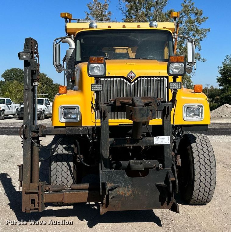 image for item DW2822 2003 International 5500i  dump truck