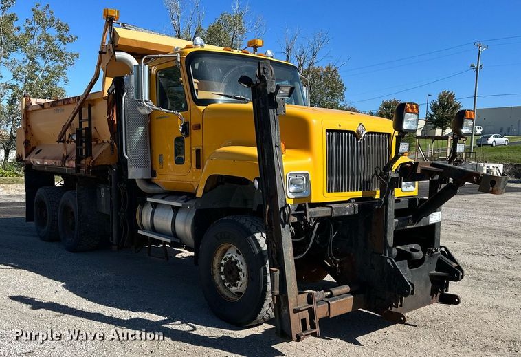 image for item DW2822 2003 International 5500i  dump truck