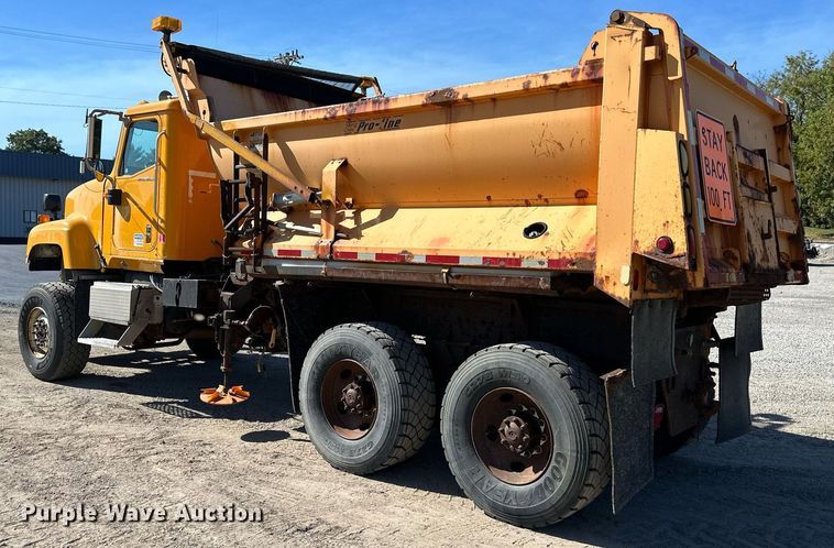 image for item DW2822 2003 International 5500i  dump truck