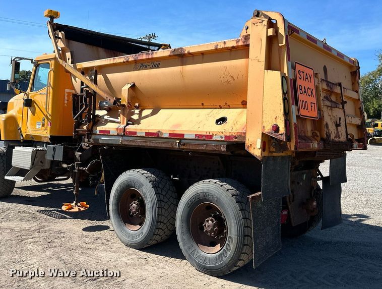 image for item DW2822 2003 International 5500i  dump truck