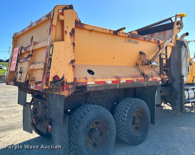 image for item DW2822 2003 International 5500i  dump truck