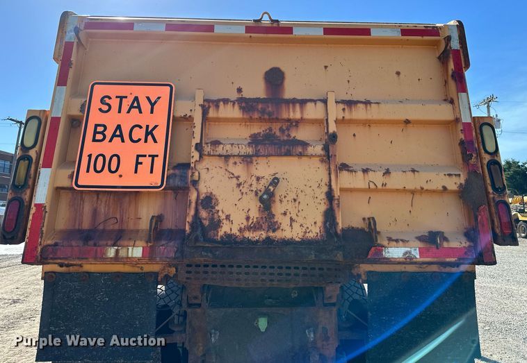 image for item DW2822 2003 International 5500i  dump truck