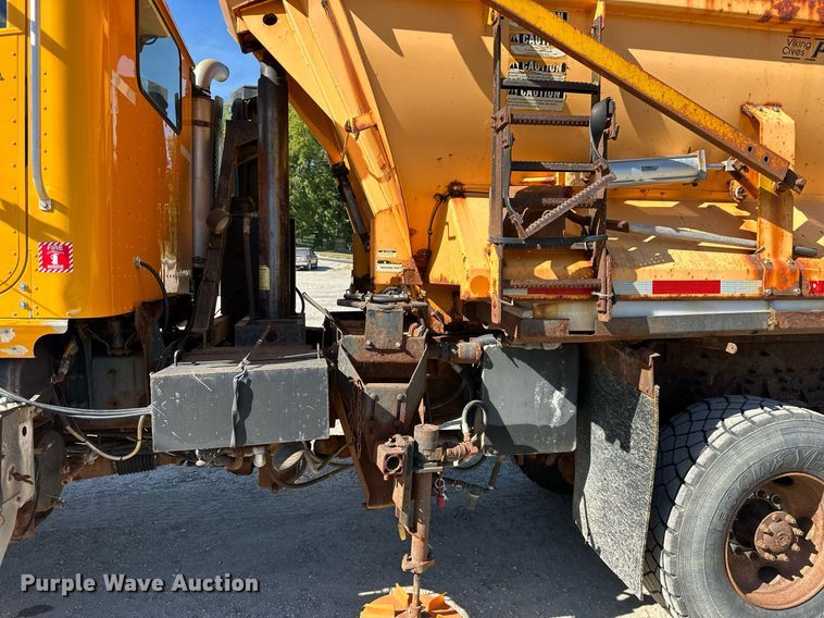 image for item DW2822 2003 International 5500i  dump truck