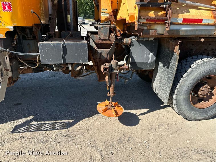 image for item DW2822 2003 International 5500i  dump truck