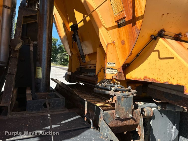 image for item DW2822 2003 International 5500i  dump truck