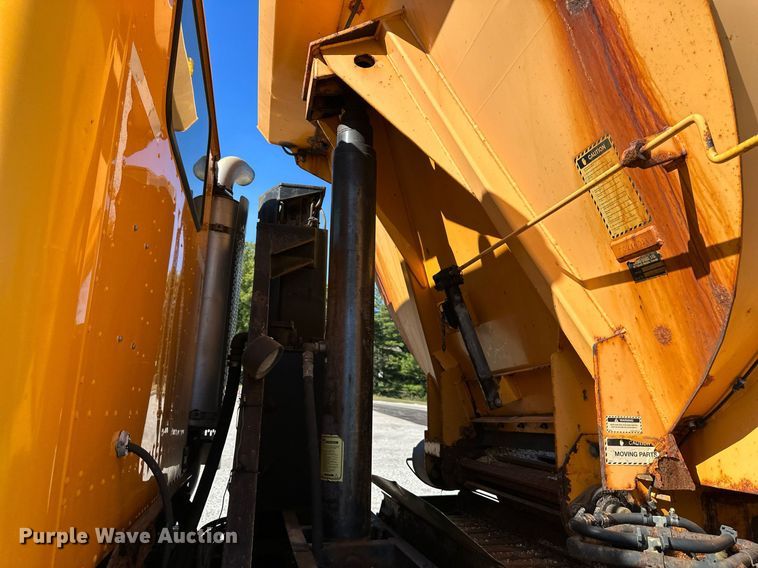 image for item DW2822 2003 International 5500i  dump truck