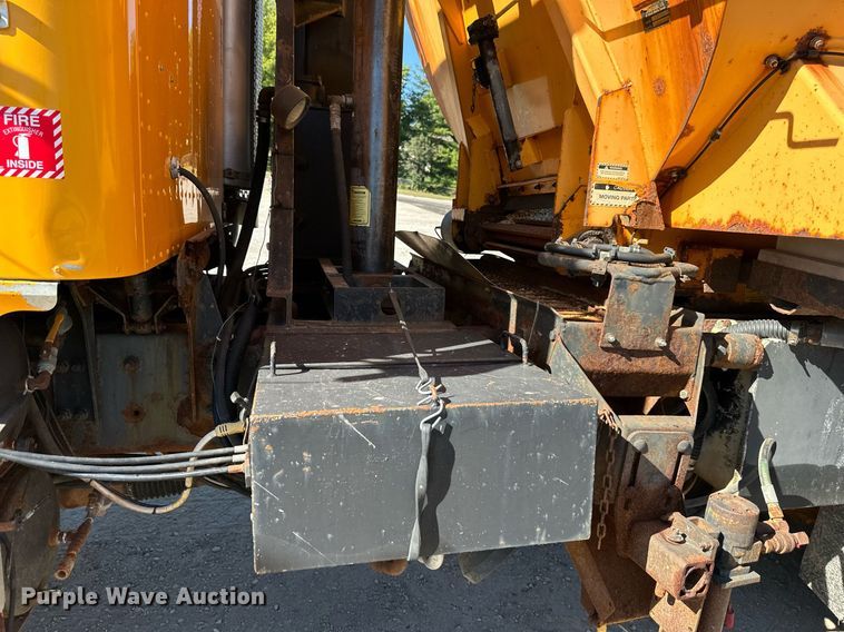 image for item DW2822 2003 International 5500i  dump truck