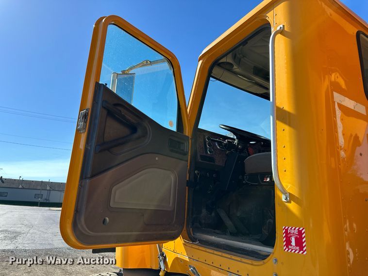 image for item DW2822 2003 International 5500i  dump truck