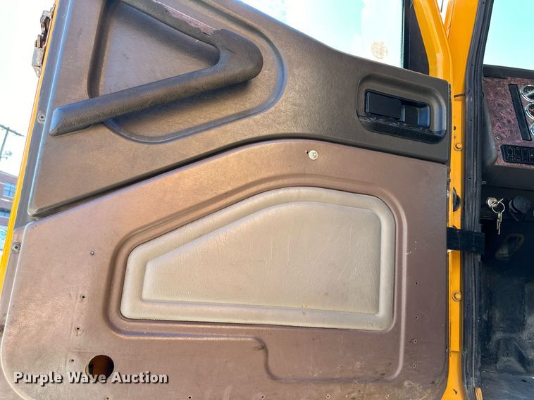 image for item DW2822 2003 International 5500i  dump truck