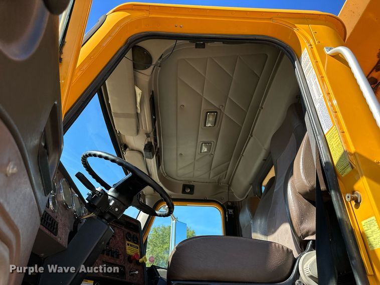 image for item DW2822 2003 International 5500i  dump truck