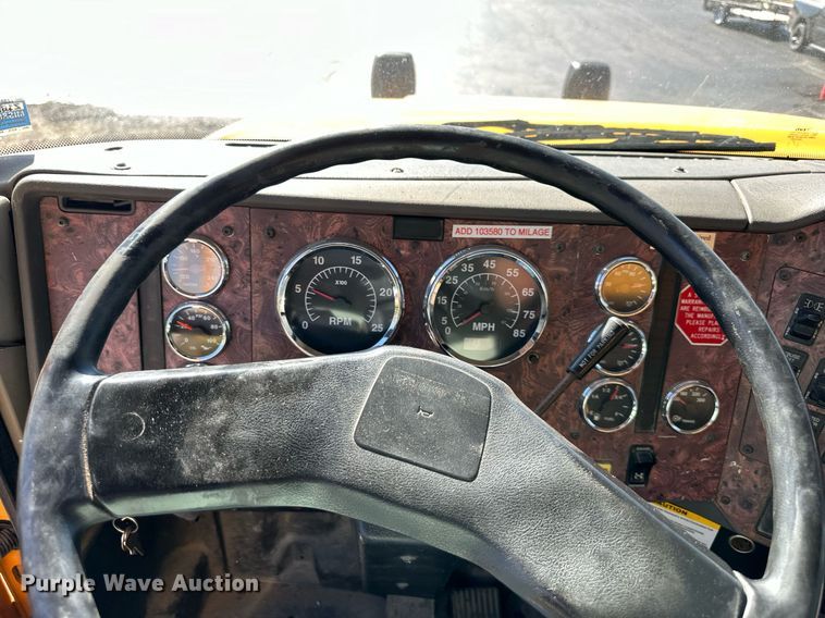 image for item DW2822 2003 International 5500i  dump truck