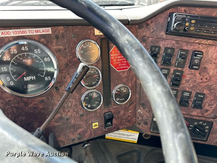 image for item DW2822 2003 International 5500i  dump truck