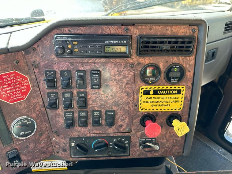 image for item DW2822 2003 International 5500i  dump truck