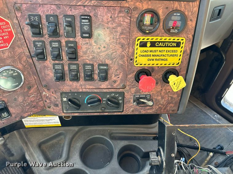 image for item DW2822 2003 International 5500i  dump truck