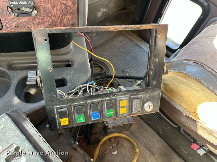 image for item DW2822 2003 International 5500i  dump truck