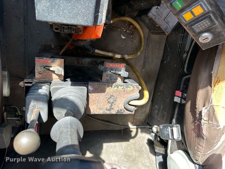 image for item DW2822 2003 International 5500i  dump truck