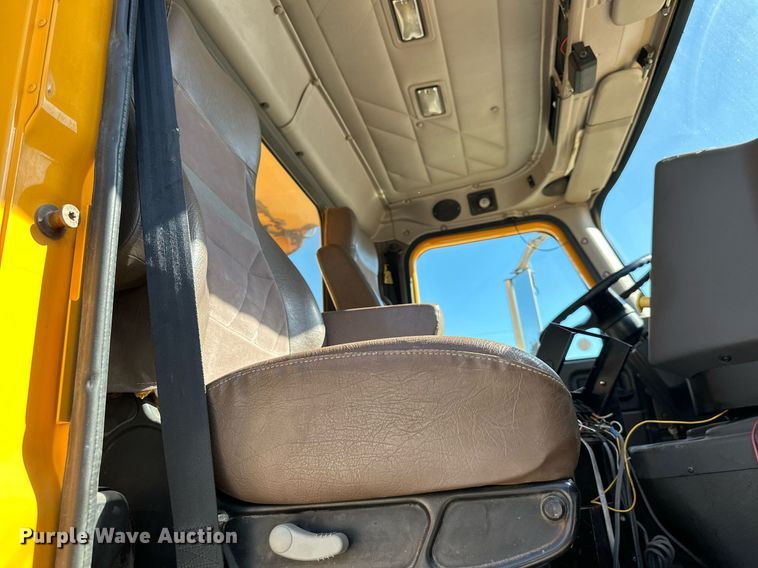 image for item DW2822 2003 International 5500i  dump truck