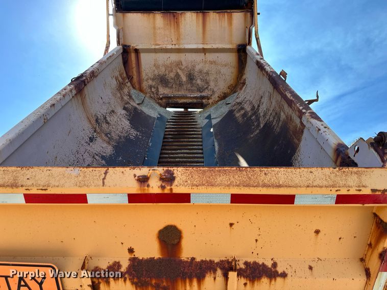 image for item DW2822 2003 International 5500i  dump truck