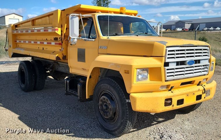 image for item JG9797 1990 Ford F700  dump truck