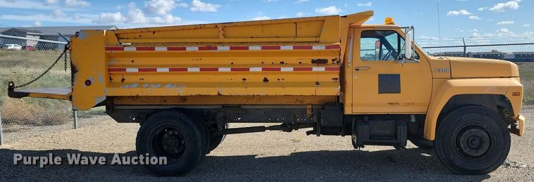 image for item JG9797 1990 Ford F700  dump truck