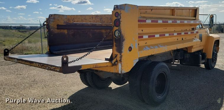 image for item JG9797 1990 Ford F700  dump truck