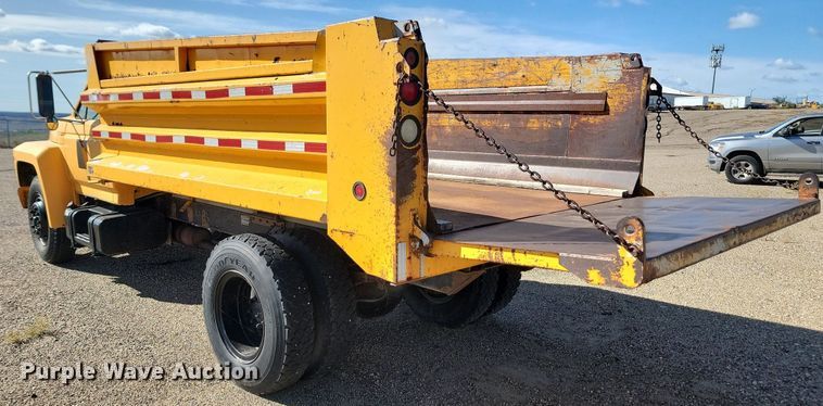 image for item JG9797 1990 Ford F700  dump truck
