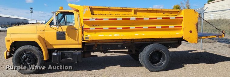 image for item JG9797 1990 Ford F700  dump truck