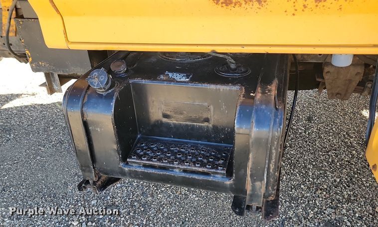 image for item JG9797 1990 Ford F700  dump truck