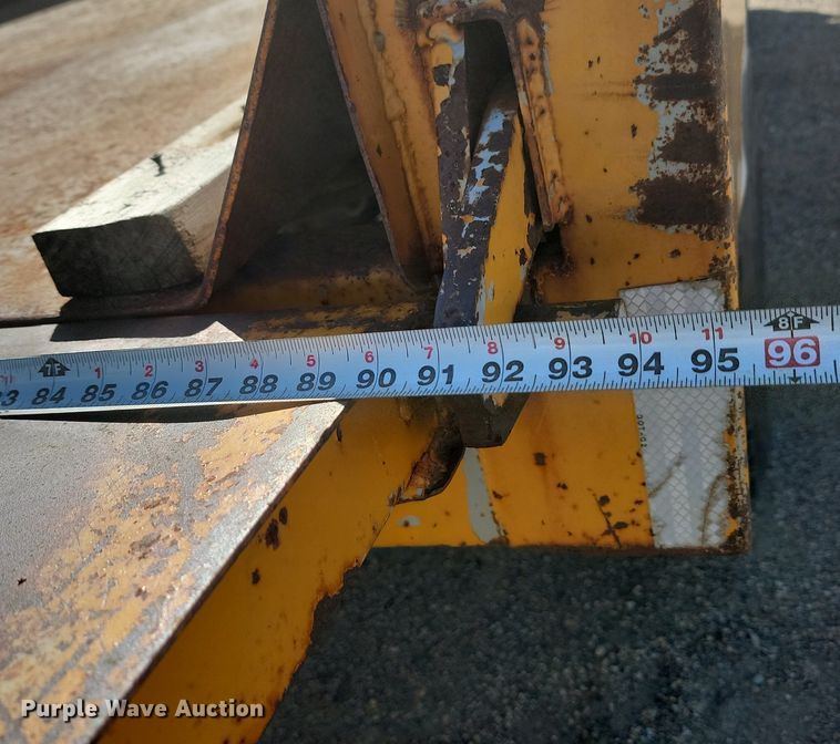 image for item JG9797 1990 Ford F700  dump truck