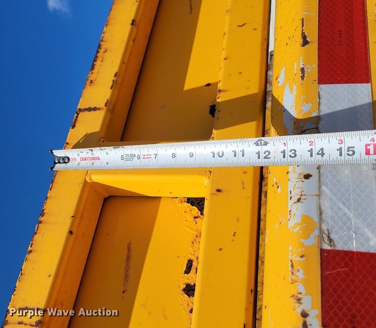 image for item JG9797 1990 Ford F700  dump truck