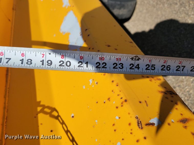 image for item JG9797 1990 Ford F700  dump truck