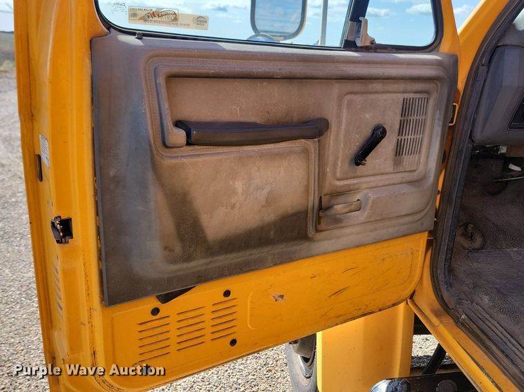 image for item JG9797 1990 Ford F700  dump truck