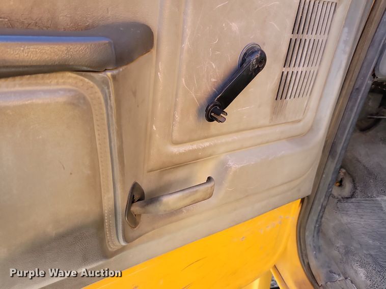 image for item JG9797 1990 Ford F700  dump truck