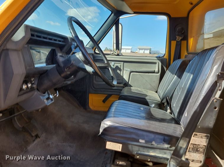 image for item JG9797 1990 Ford F700  dump truck