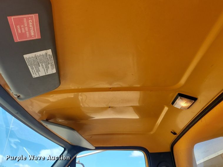 image for item JG9797 1990 Ford F700  dump truck