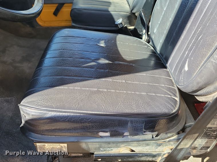 image for item JG9797 1990 Ford F700  dump truck