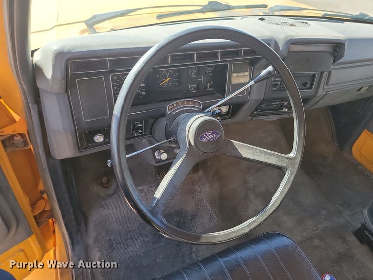 image for item JG9797 1990 Ford F700  dump truck