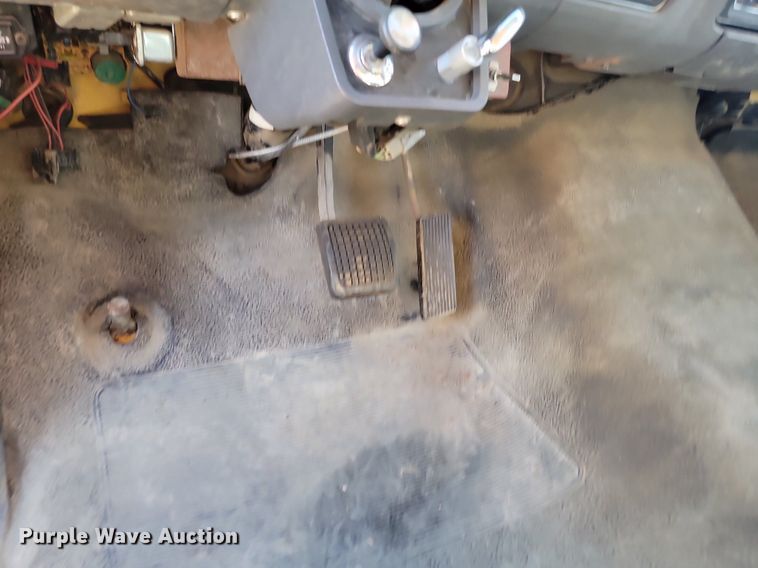 image for item JG9797 1990 Ford F700  dump truck