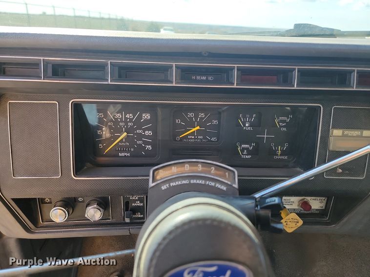 image for item JG9797 1990 Ford F700  dump truck