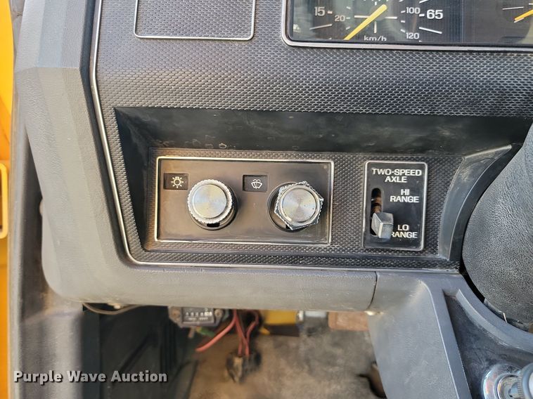 image for item JG9797 1990 Ford F700  dump truck