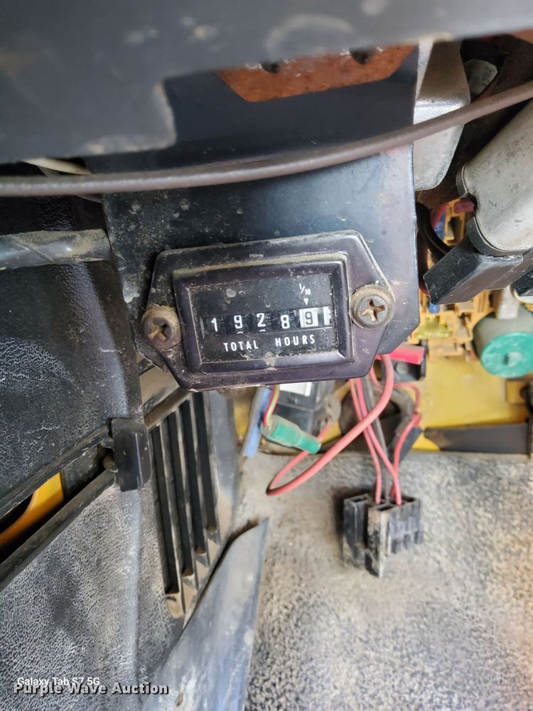 image for item JG9797 1990 Ford F700  dump truck