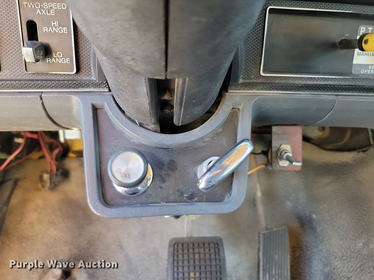 image for item JG9797 1990 Ford F700  dump truck