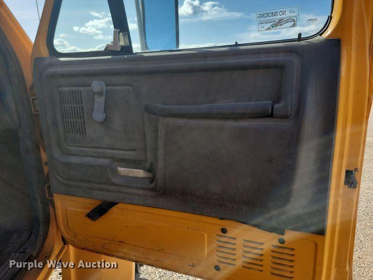 image for item JG9797 1990 Ford F700  dump truck