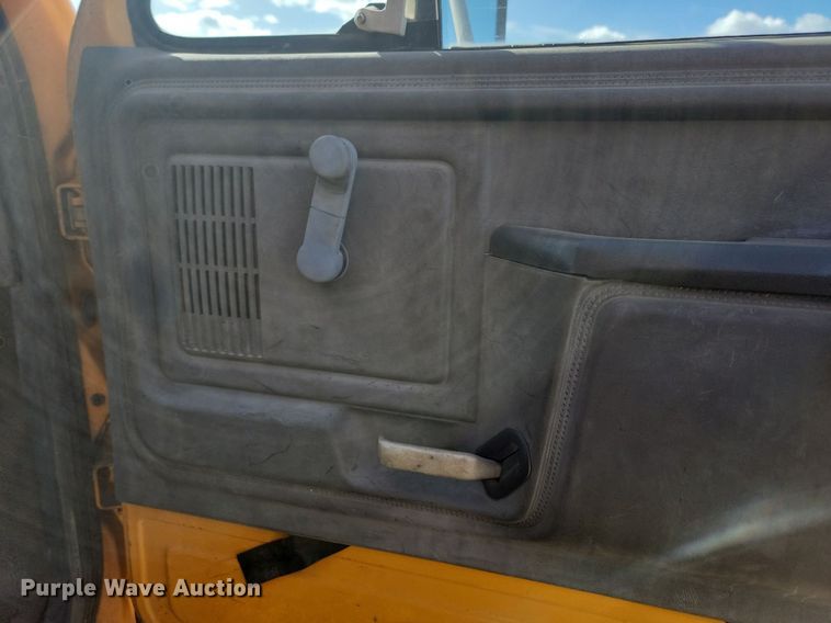 image for item JG9797 1990 Ford F700  dump truck