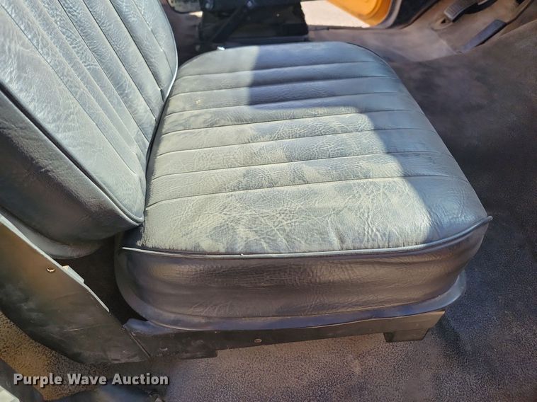 image for item JG9797 1990 Ford F700  dump truck