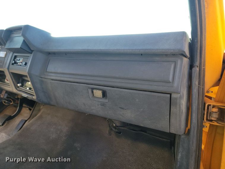 image for item JG9797 1990 Ford F700  dump truck