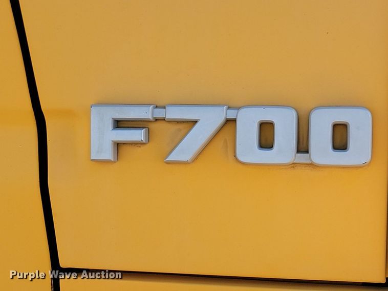 image for item JG9797 1990 Ford F700  dump truck